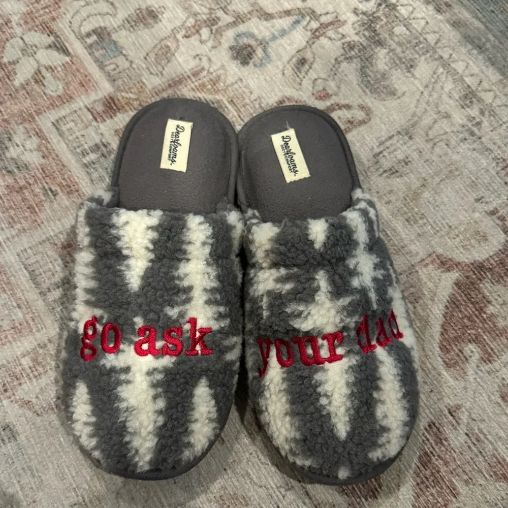 Slippers - Picture 1 of 4